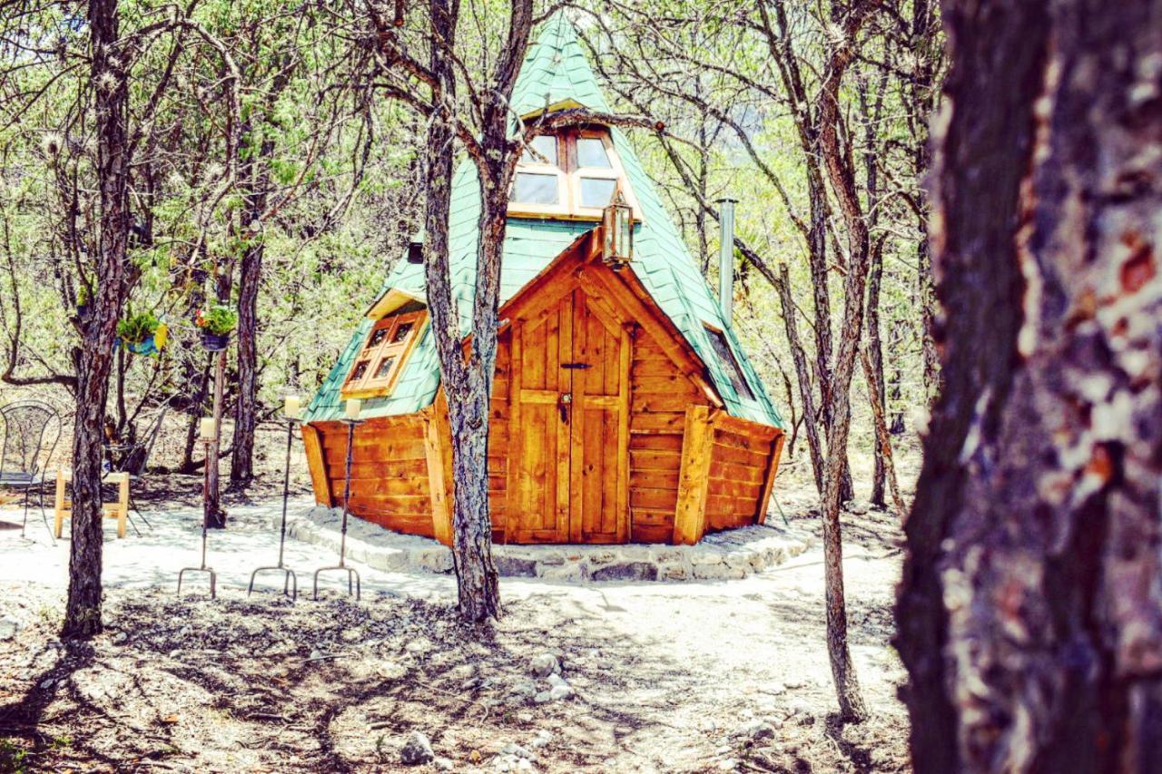 Pequena Magica Con Chimenea Interior Campsite