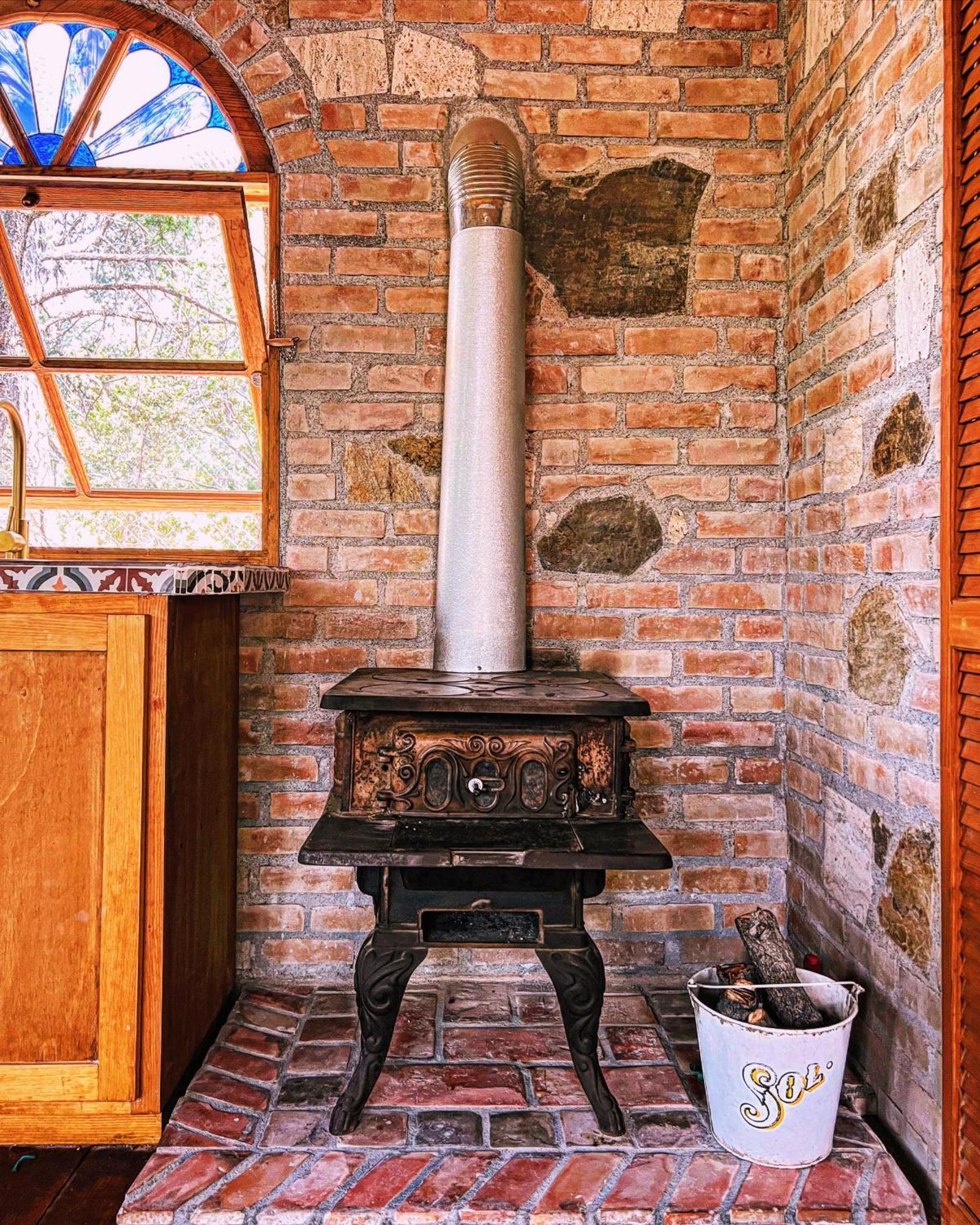 Pequena Magica Con Chimenea Interior Arteaga