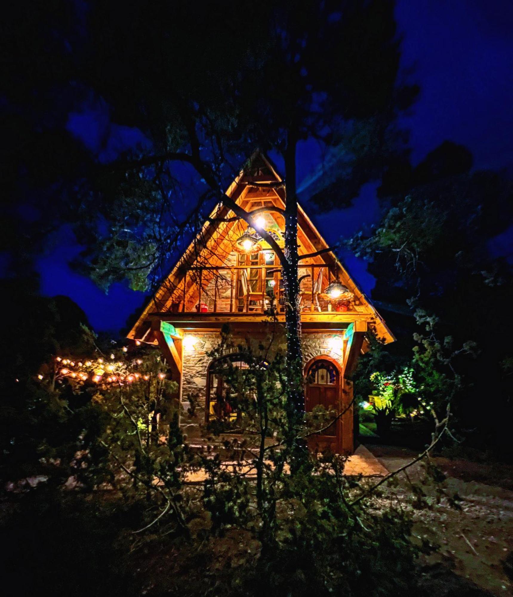 Pequena Magica Con Chimenea Interior